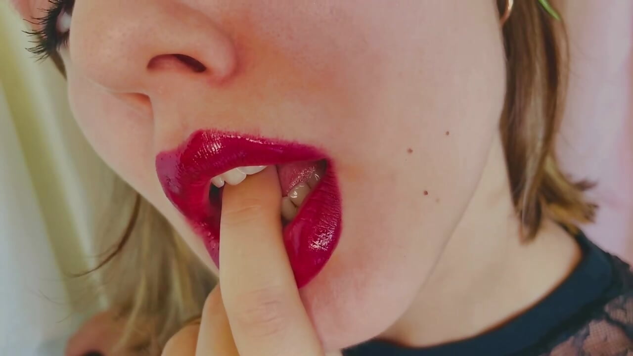 red glossy lips