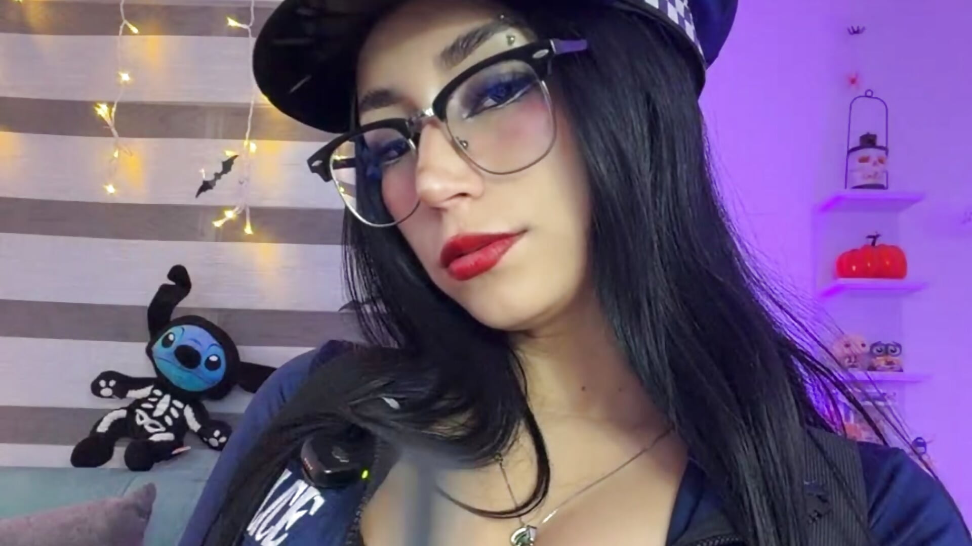 Stop here! 👻🍑🎃 – video modela na kameri sophie_cute66