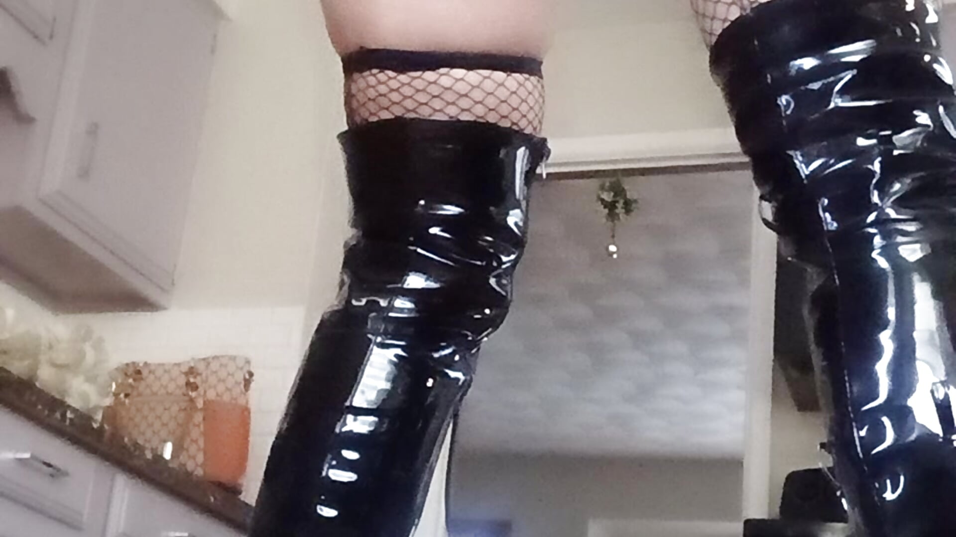 Kitchen squirt in leather heels - فيديو من annablisss موديل الكام