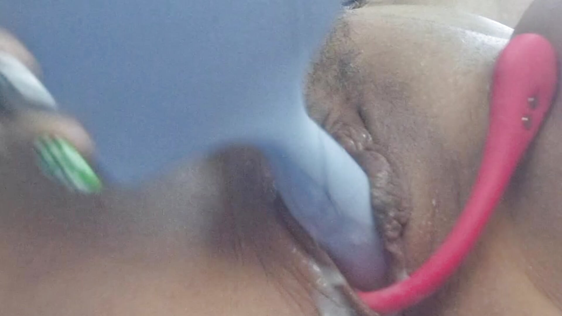 Fuck creamy pussy With Hair brush Squirt multiple times