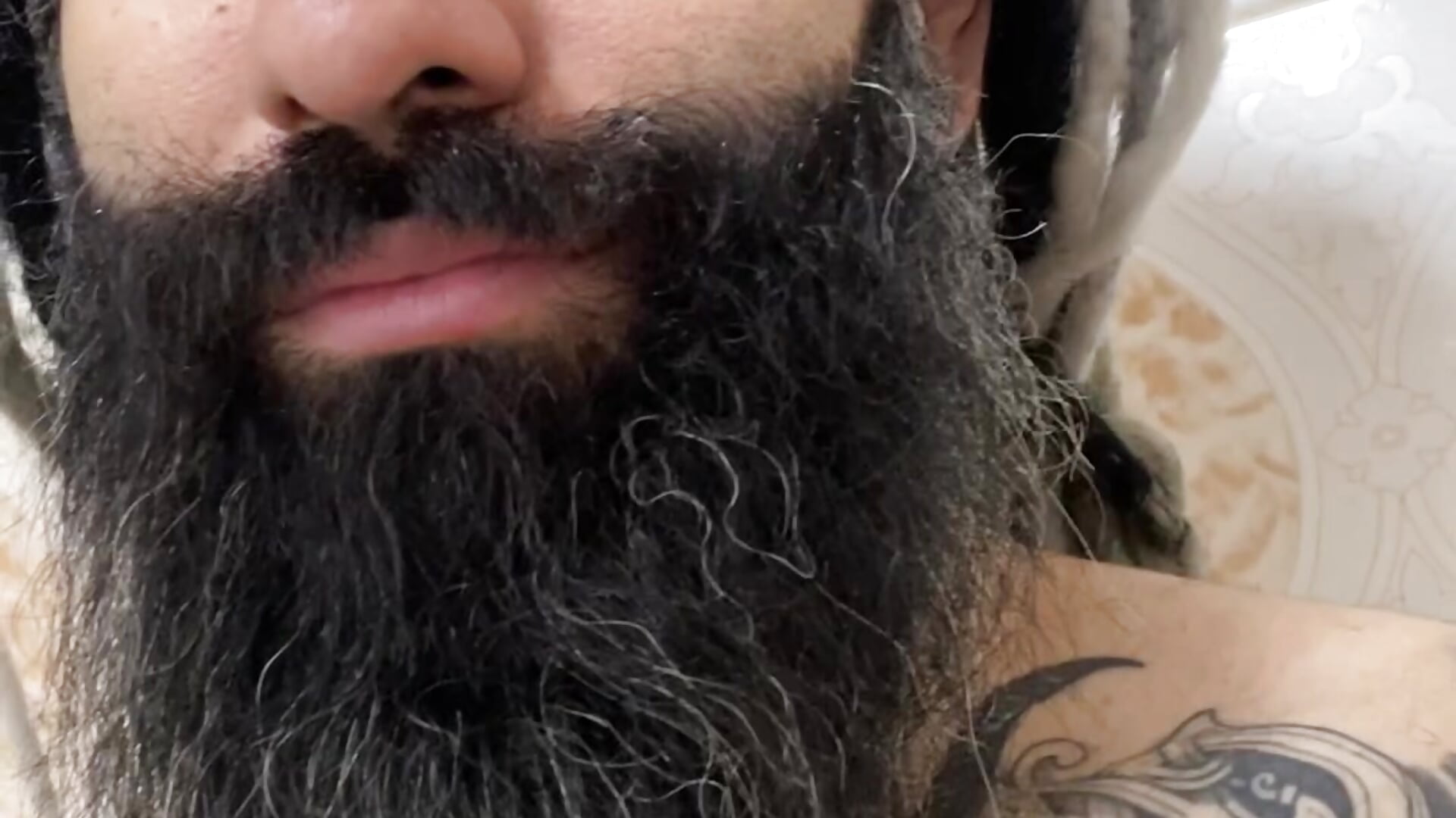 My thousand beard - vidéo du modèle de showcams NordikMaster
