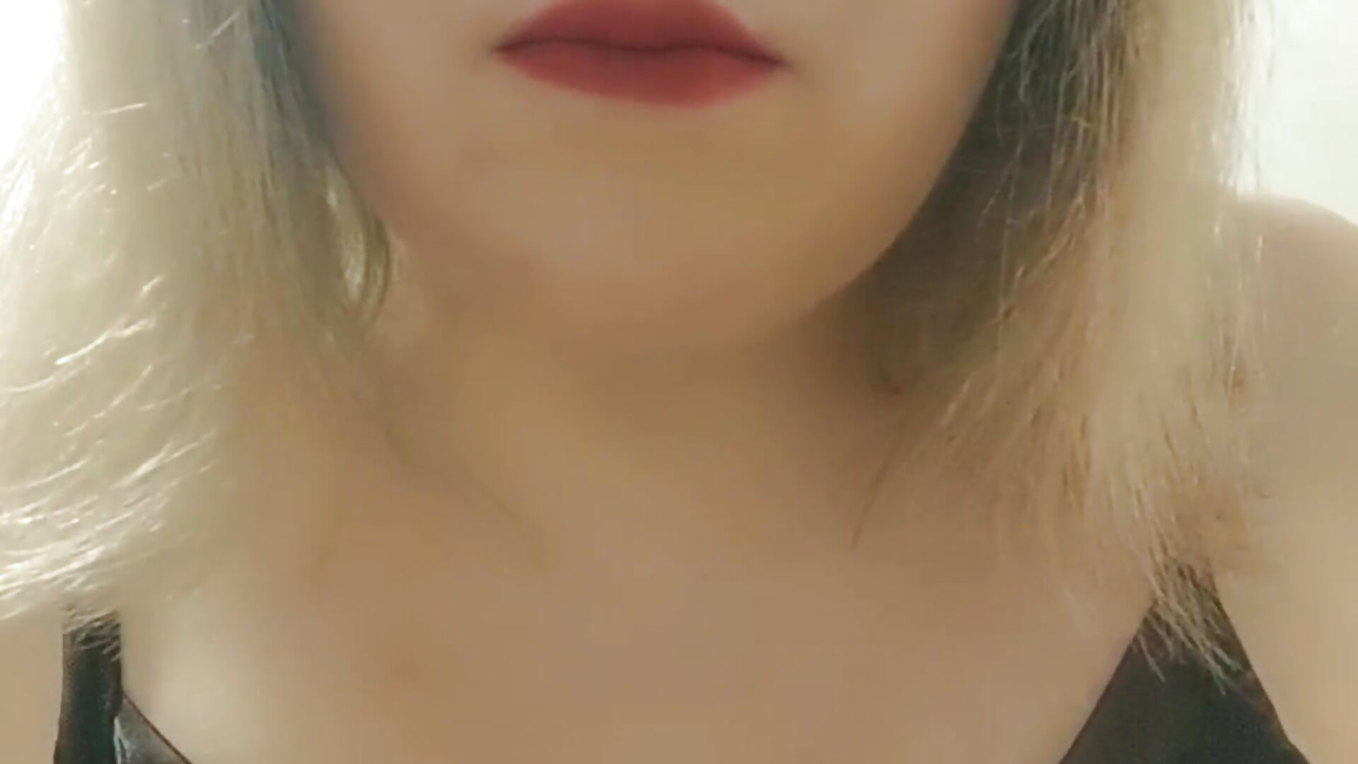 juicy bright lips, desire 👄 - video by stefanyharper16 cam model