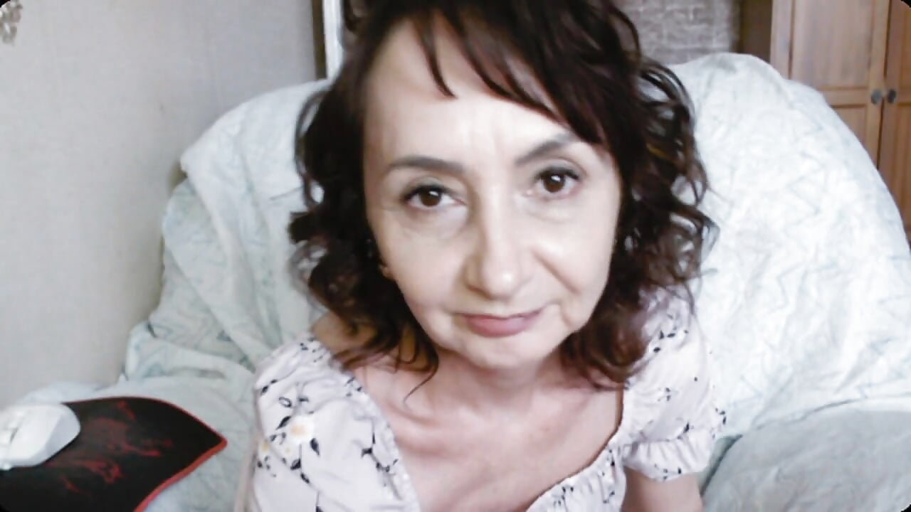 Dress for the summer－カメラキャストのAnnieEltgantの動画