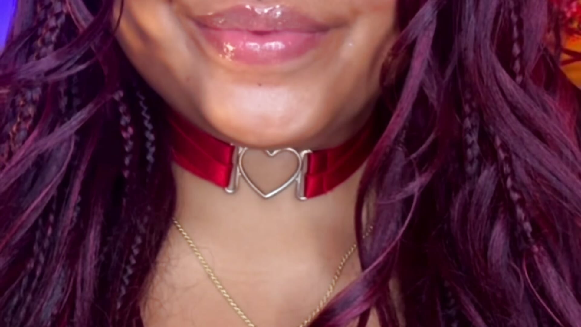 BE952957-7DCB-44C6-8675-DCCA26A4D9CA – video modela na kameri 420Geminis