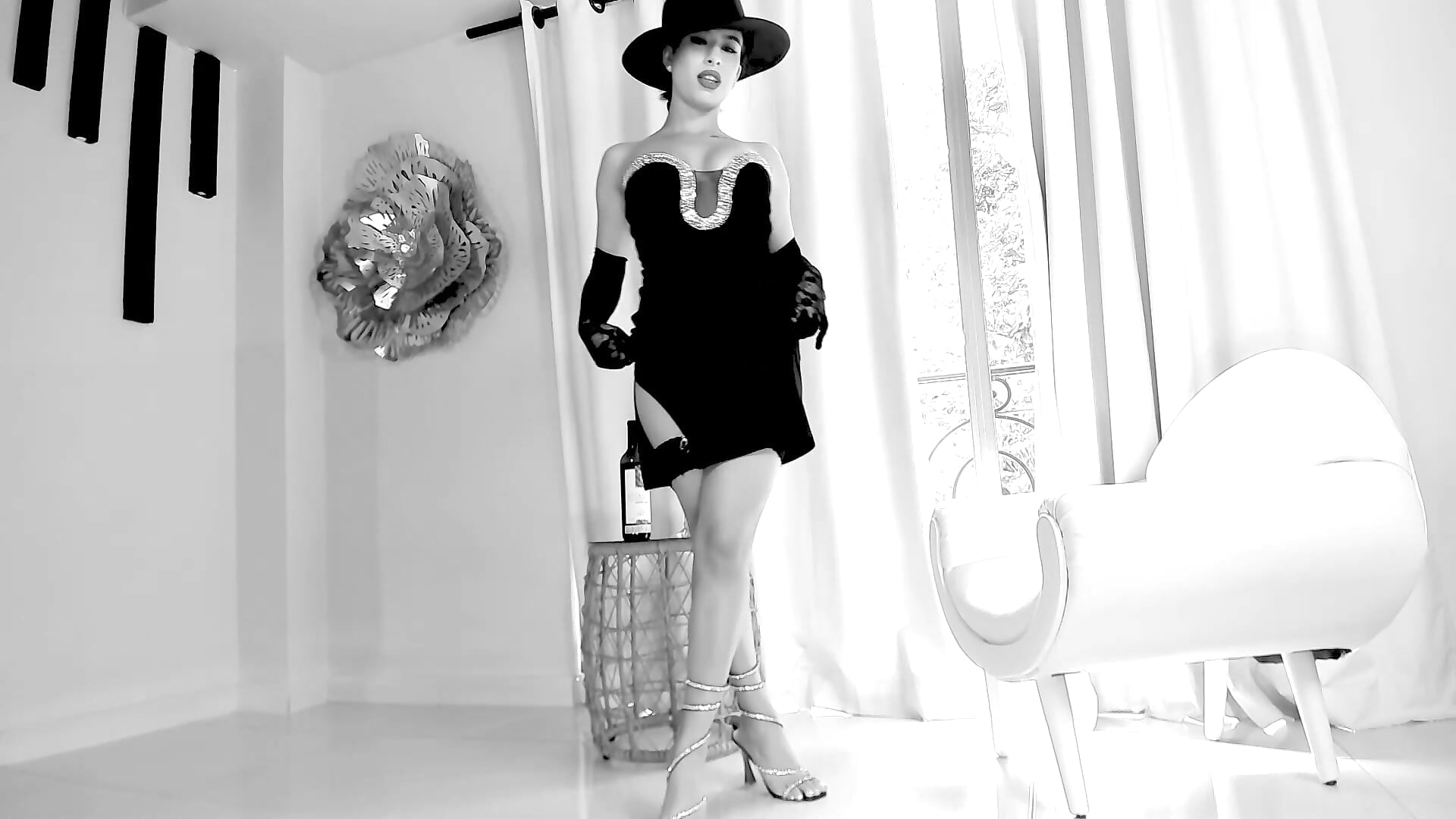 Black and white - video by LiaPearce cam model