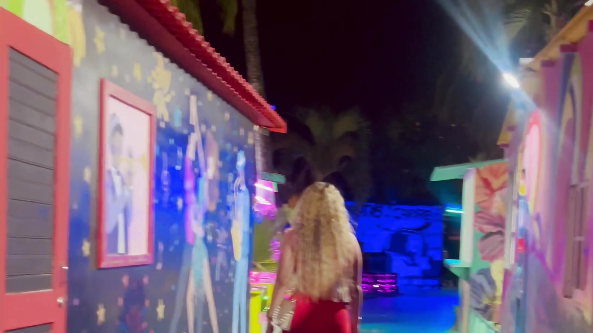 My red dress - vídeo de ValeriaHot69 modelo de câmara