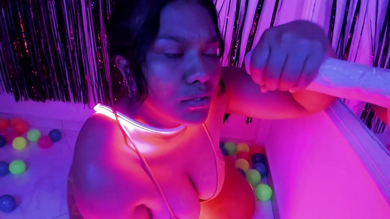 THE BEST NEON BLOWJOB CUM ON MY FACE!!