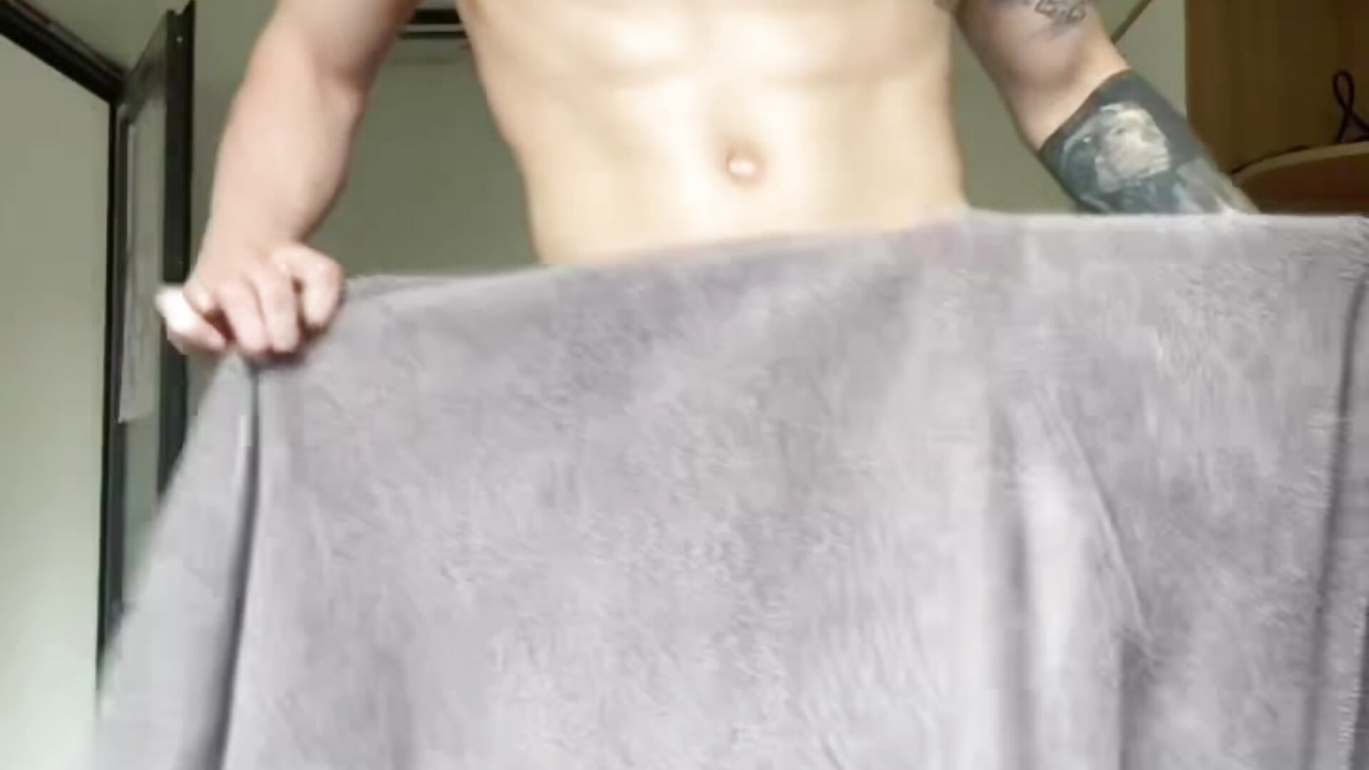 💦 My Strongest & Hardest Erection Ever  Massive Throbbing Cock in Towel  #StrongestErection  #Harde — filmik mark_streemm, modela(-lki) na kamerkach