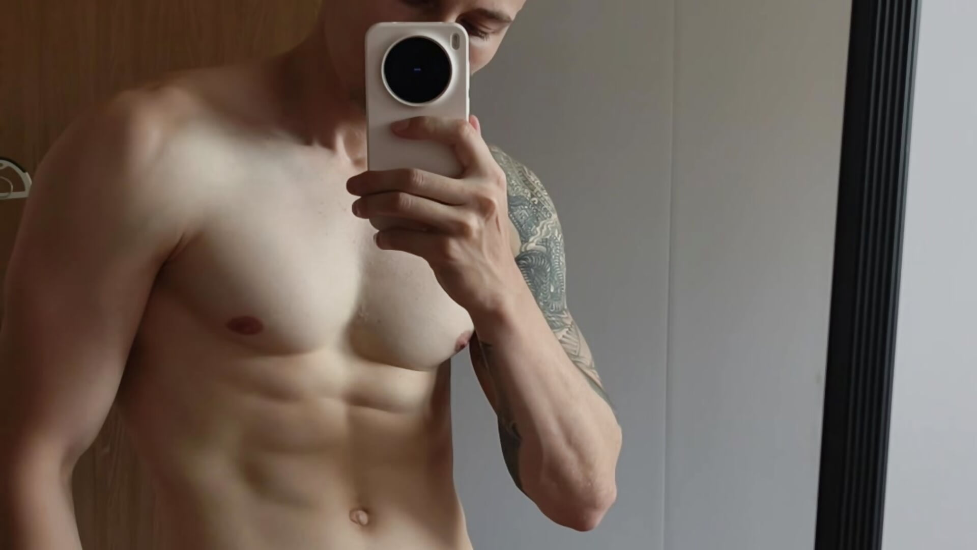 Open your mouth… I’ve come to feed you. 🍌💧 - vídeo de la modelo de cam mark_streemm