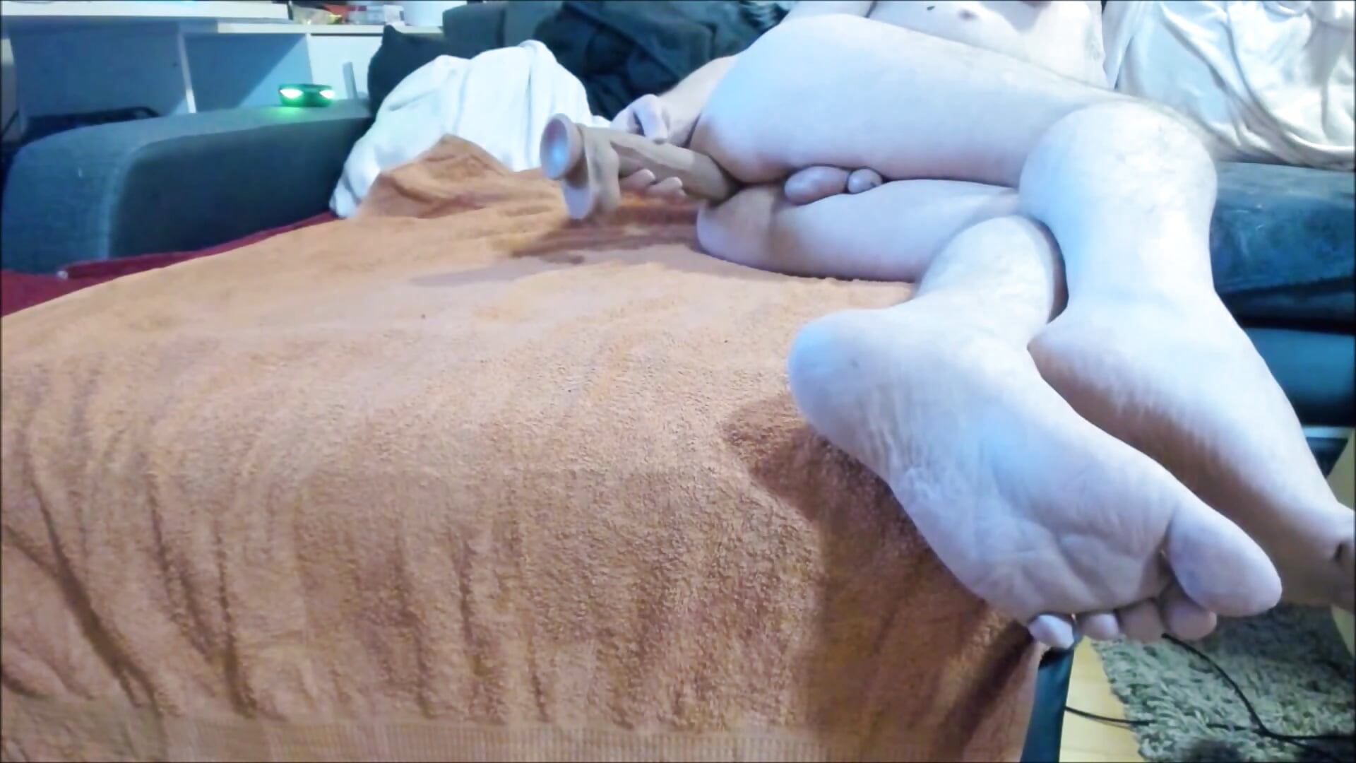 Zuerst Fickt Er sich selbst Anal und dann übernehme Ich den Dicken Dildo und Ficke Ihn Anal durch bi - video by HotBiPaar cam model