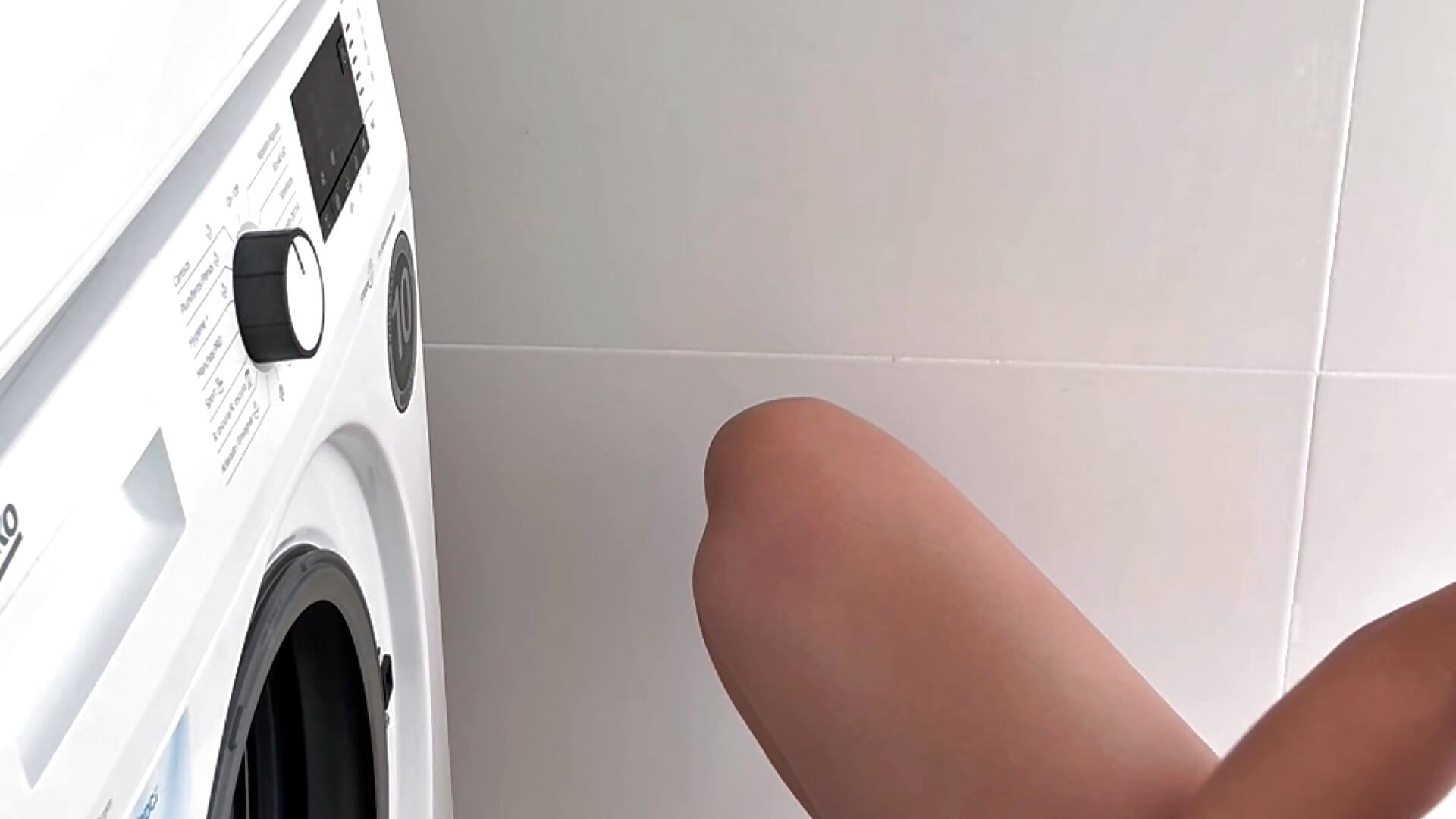 Godless SQUIRTS into a washing machine 😱💦 - video van ClaireBree cam-model