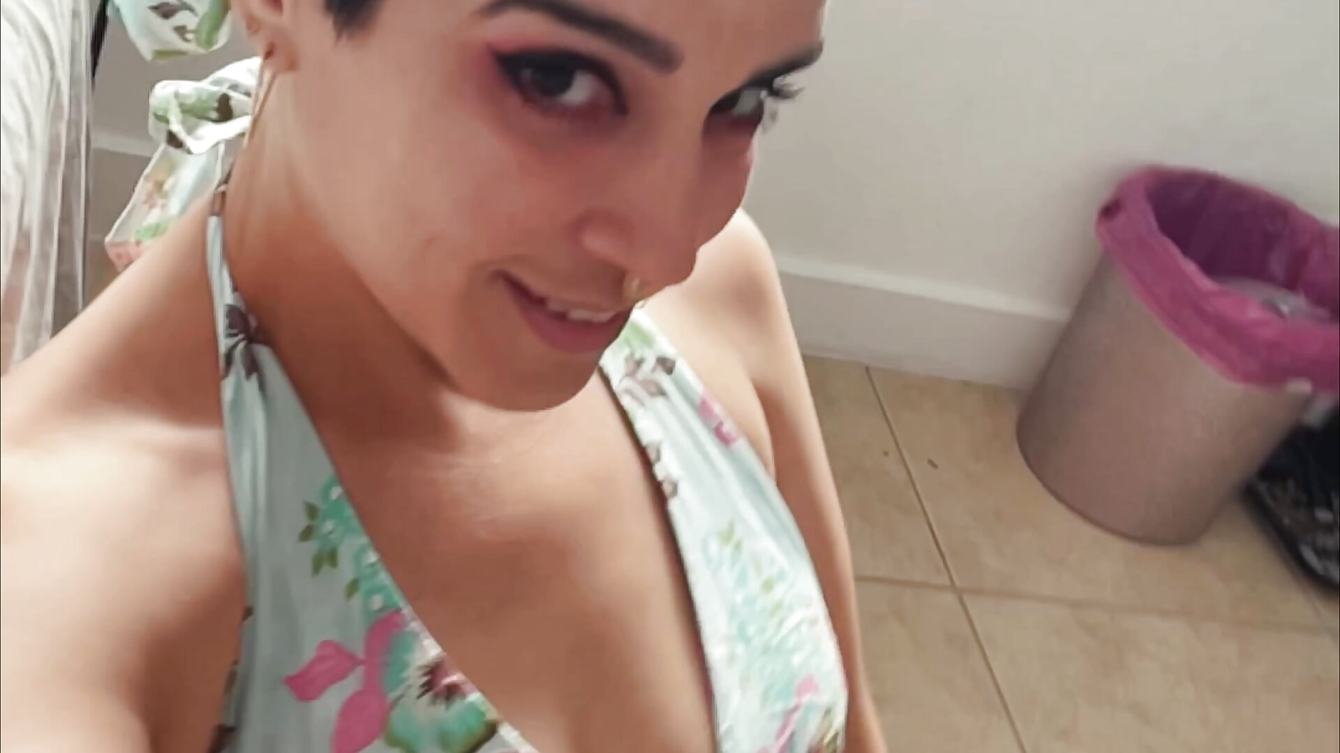 Short hair cute clothes shy wet pussy – video af VellaOfficial