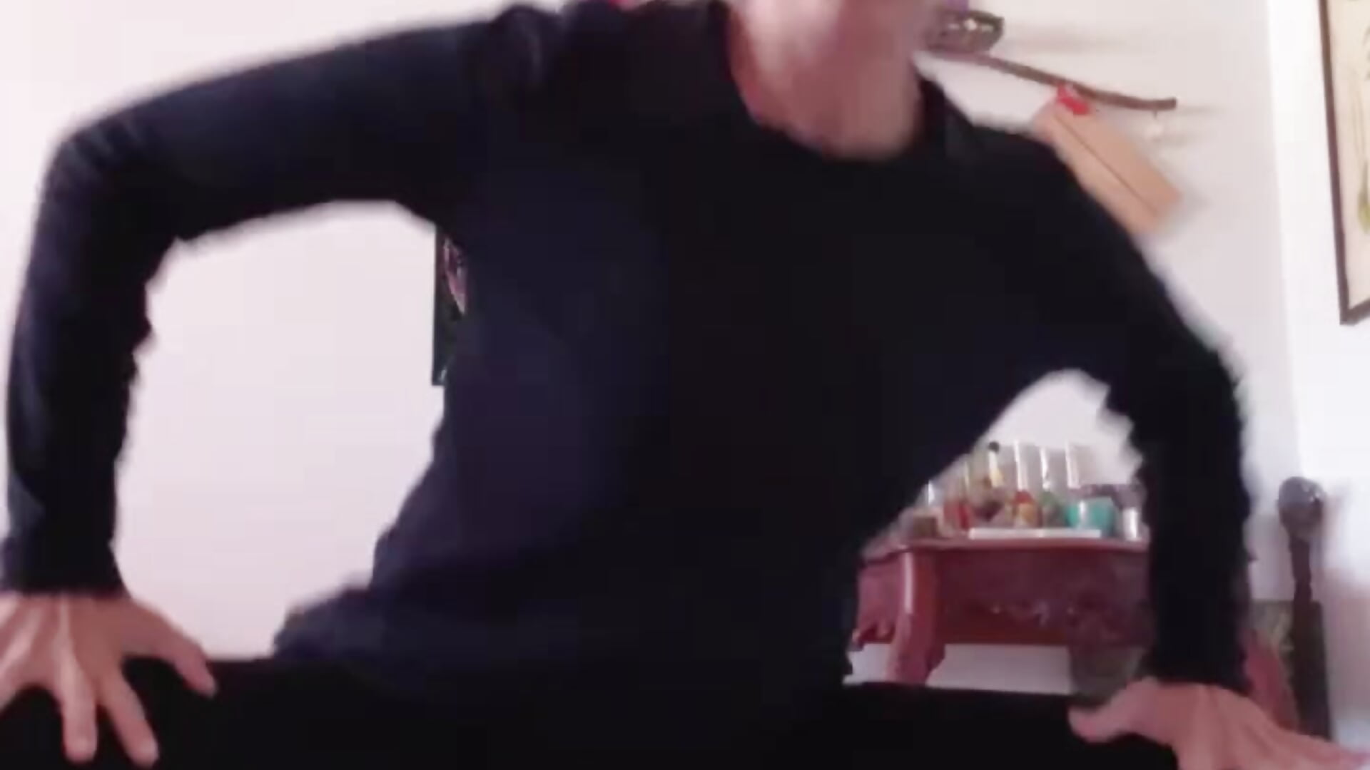 Duality of a goth freak punk hopeless romantic stimming into a sex dream – video af VellaOfficial