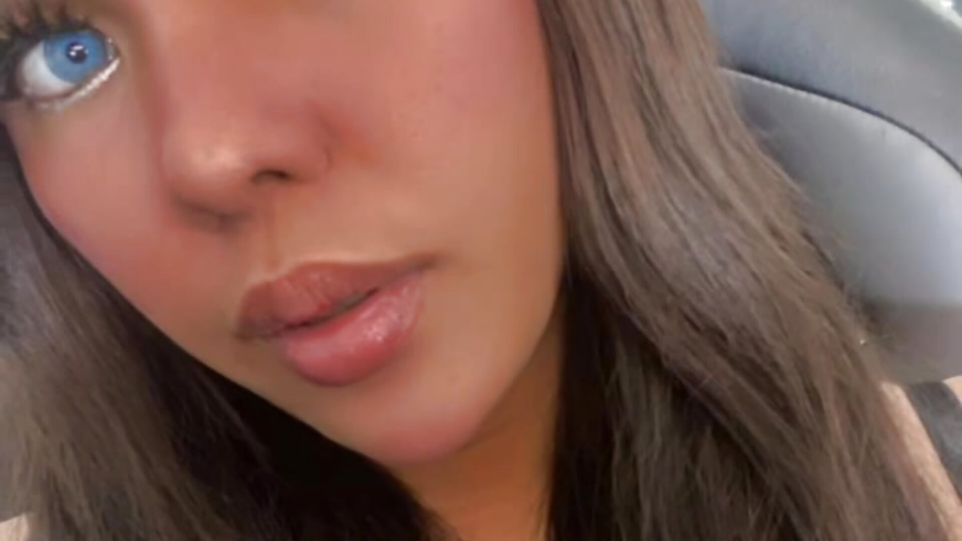 I'm calm because I don't owe anyone access anymore. 💋 - video oleh Divine___Eloeura kamera model