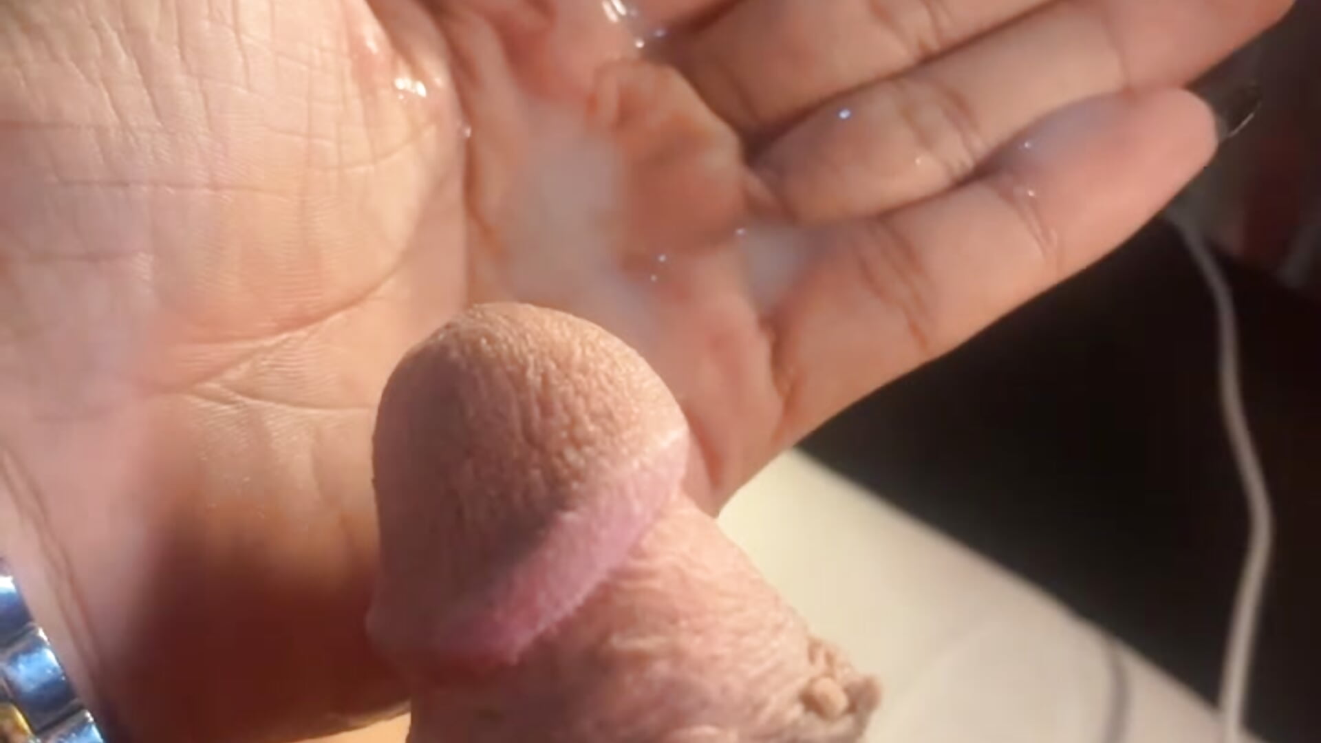 Cumming to hands and swallow lick drink - βίντεο μοντέλου Jasmine_Elcock