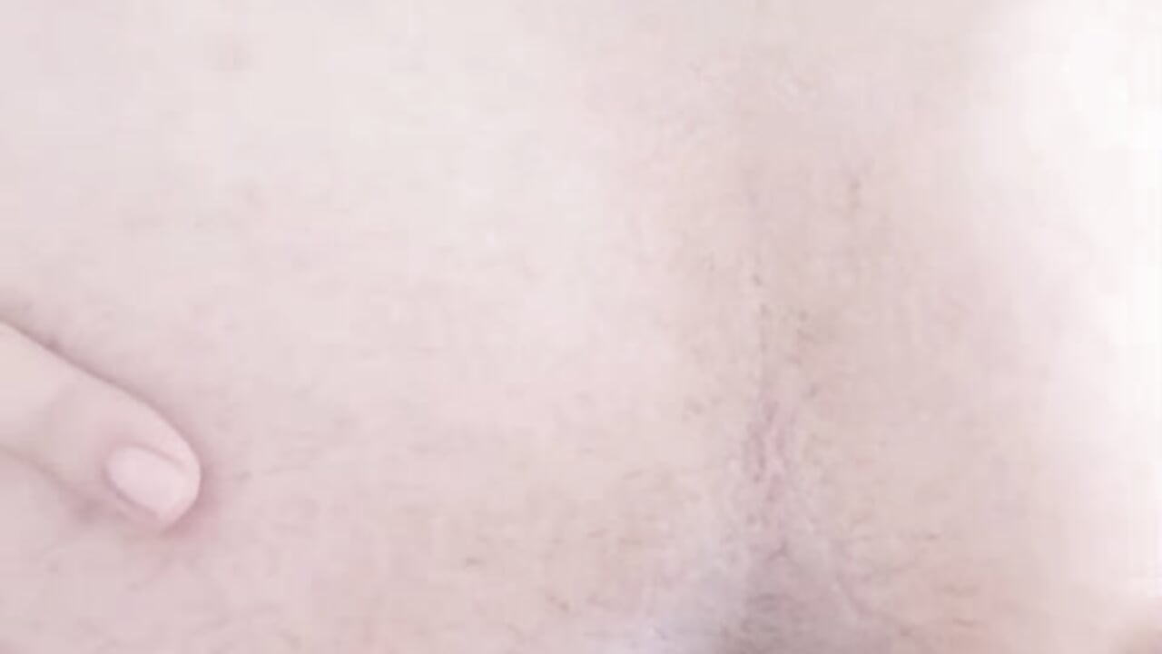 Ele abriu minha bucetinha para socar com vontade. Gozei demais