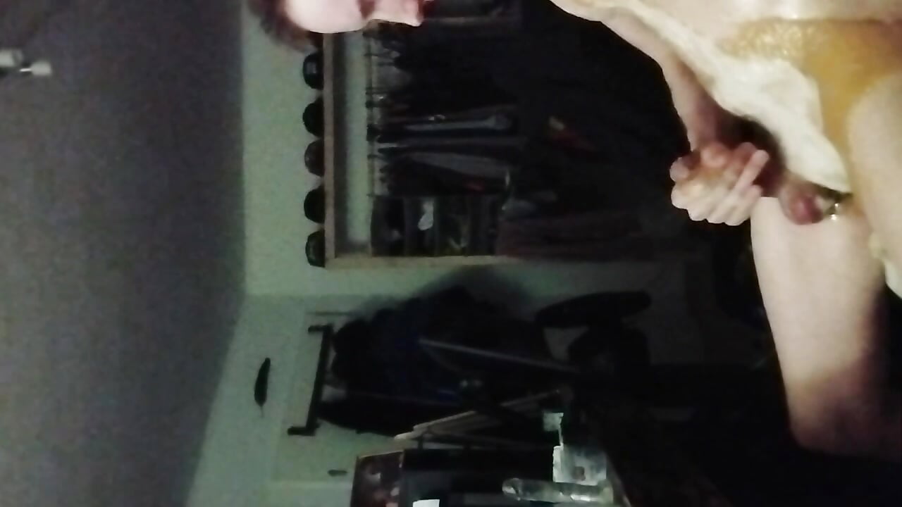 Me going messy with food - video by Tw1ky9o cam model