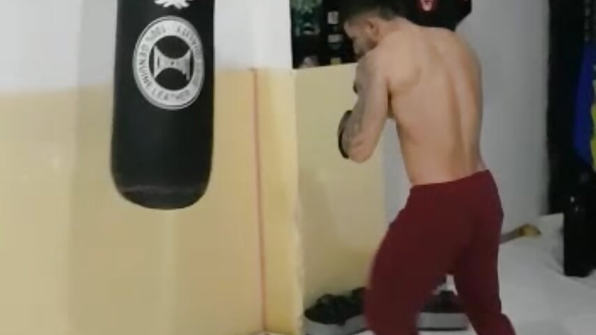 Boxing– Travisholden kameramodell videója