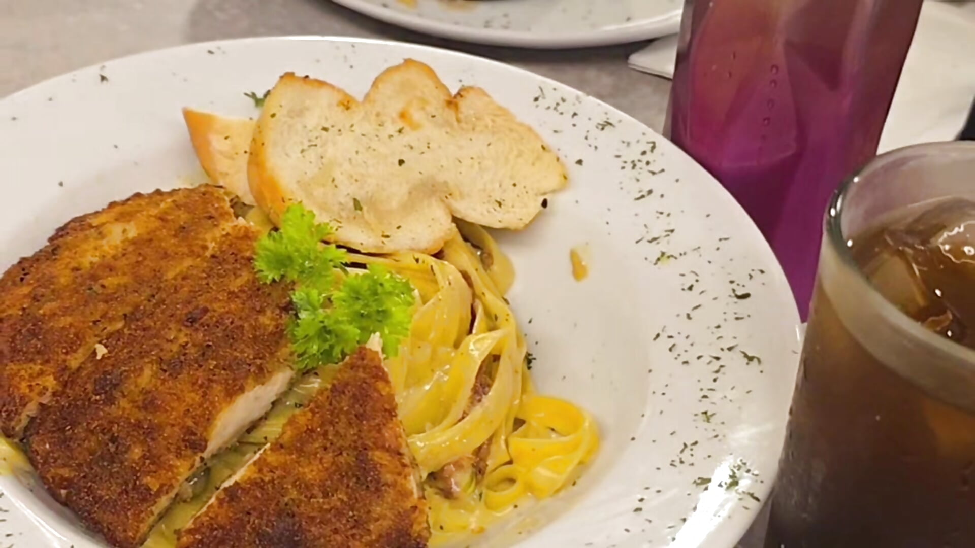 "Feeding my body like a queen - MistressSlut1 캠 모델의 동영상