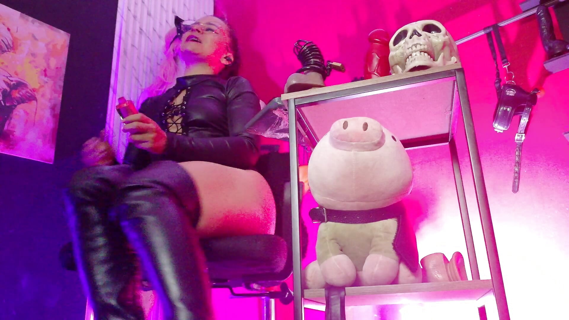 💎 Greet with intention, play with the roulette and make your entry count. - video MistressSlut1 kameramallilta