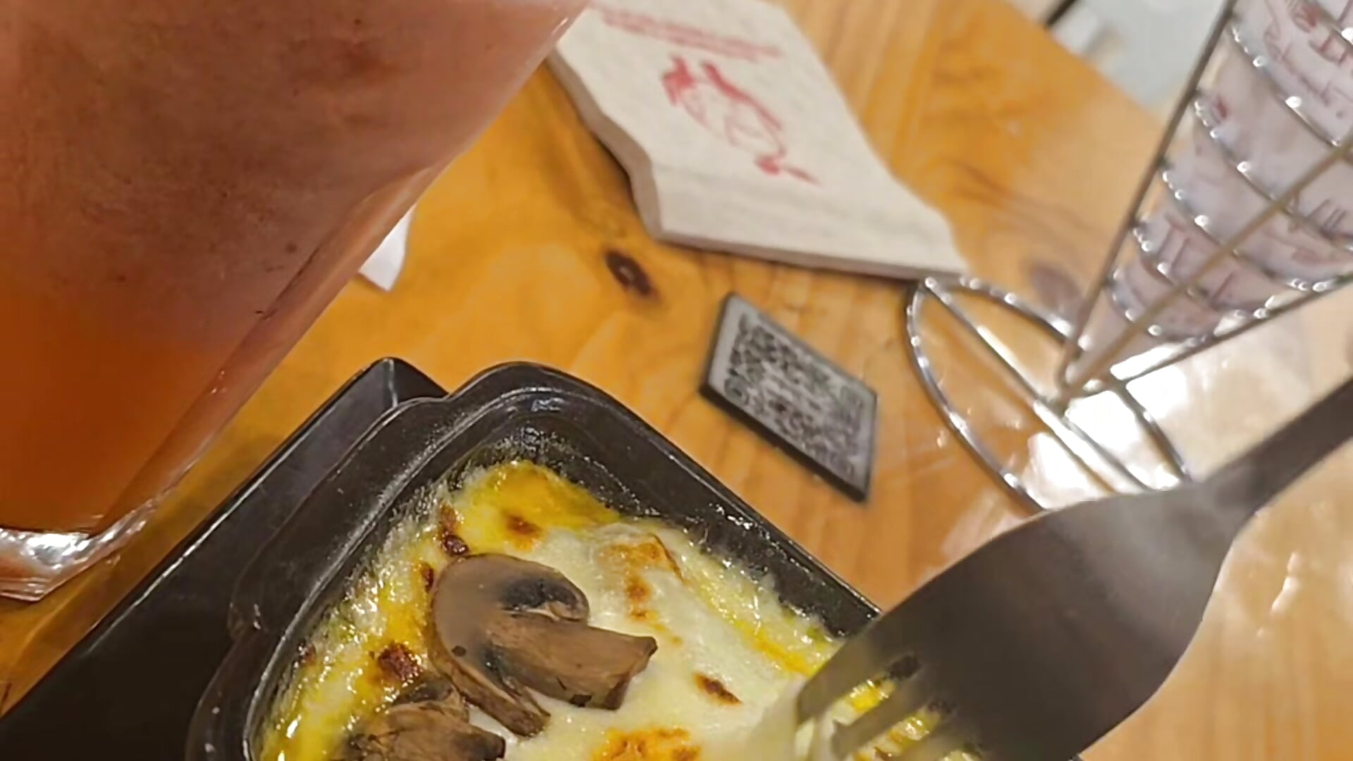 “Just as I enjoy a good meal, I want you to enjoy me… every bite, every detail, every game.” - MistressSlut1 캠 모델의 동영상