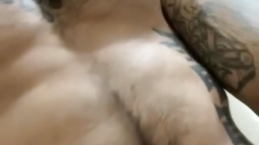 Peek– TitanToreItUp kameramodell videója