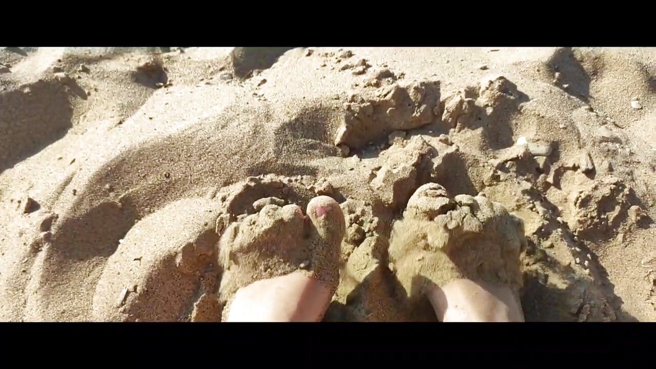 Feet in the sand - video di CeceliaJohnson modella di cam