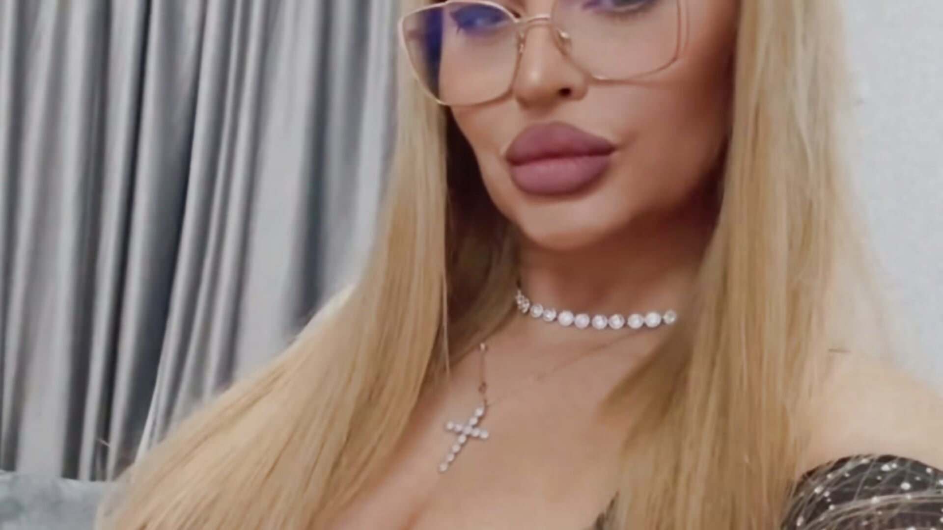 D25A107E-F639-467F-ADD4-CED5095141D6 – видео вебкам-модели LovelyBlondyxx