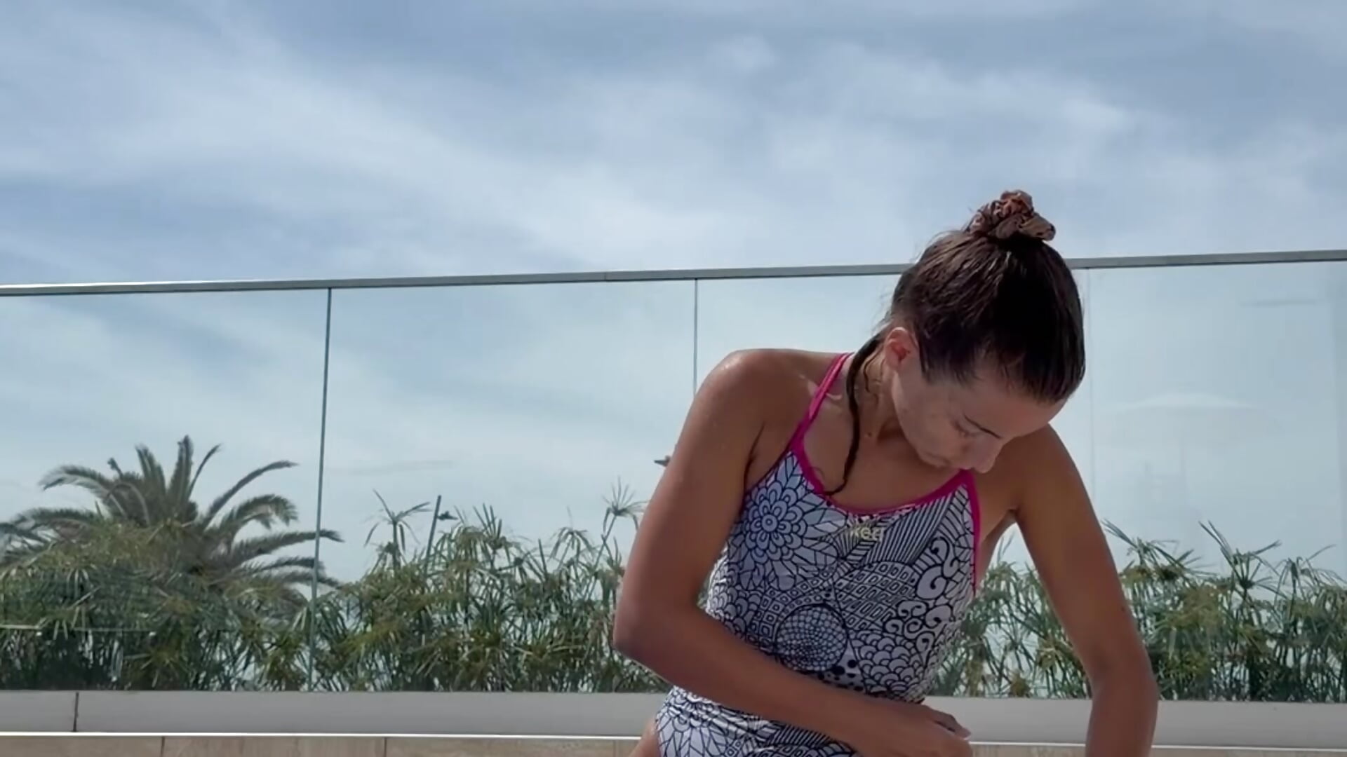 Lady swimmer - video oleh ElizSweet kamera model