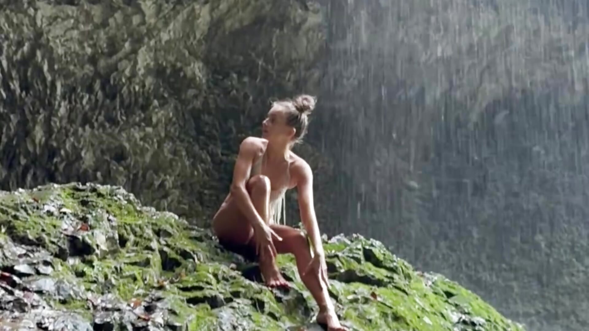 Hike to the waterfalls - ElizSweet 캠 모델의 동영상