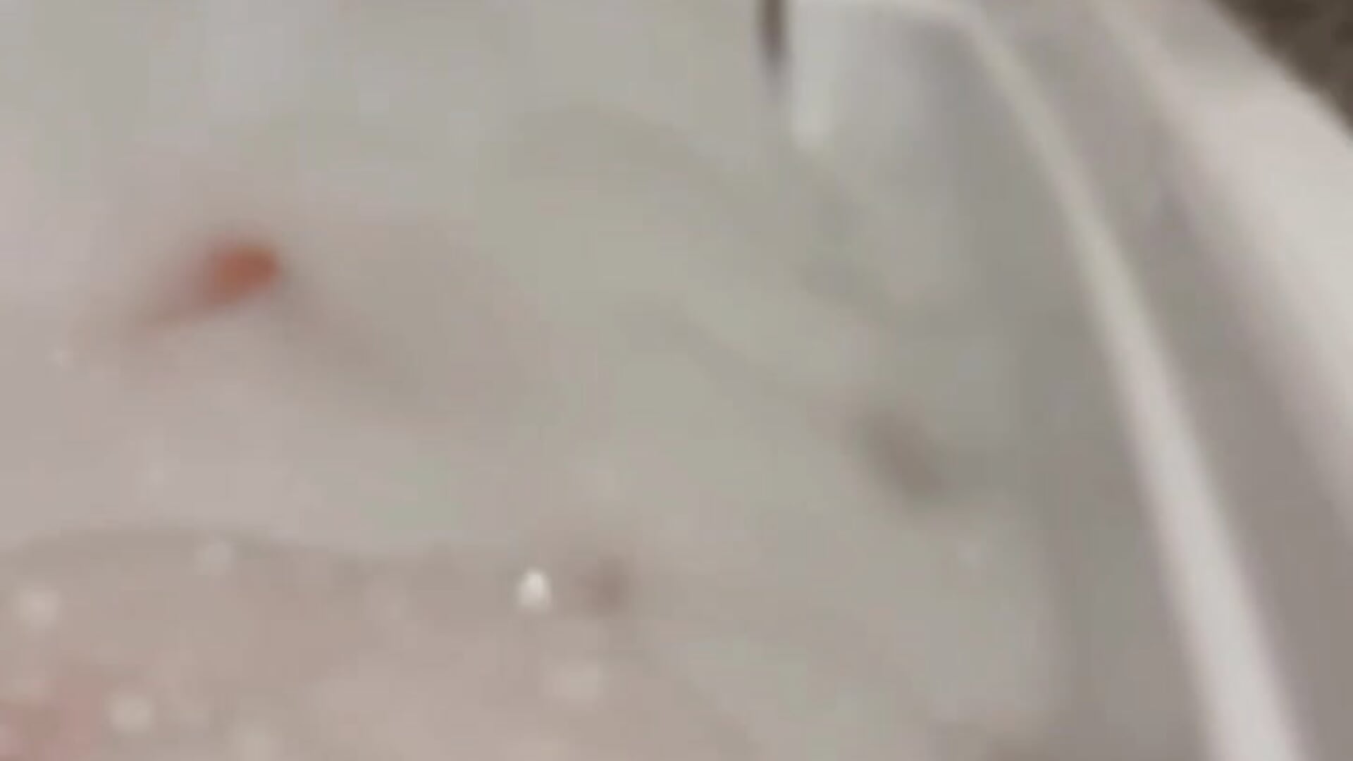 Bathtube teasing - video by 2good2betrue cam model