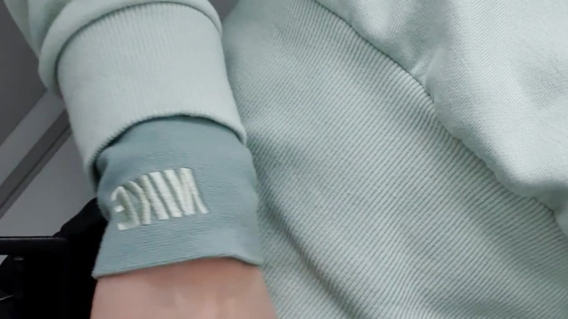 what I did in airplaine? - video by 2good2betrue cam model