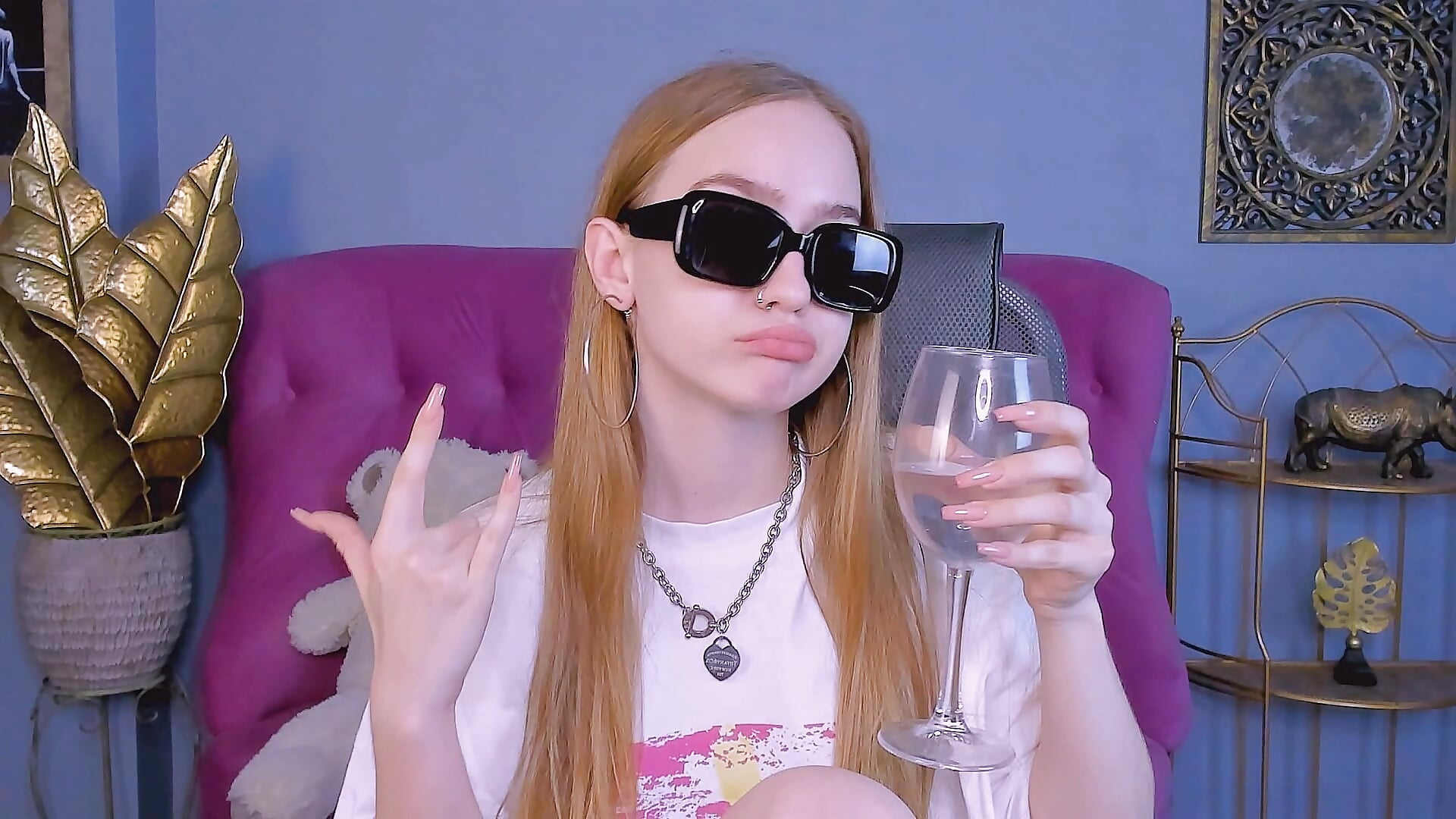 I drink water and listen to Nirvana - video by DorothyGilbert cam model