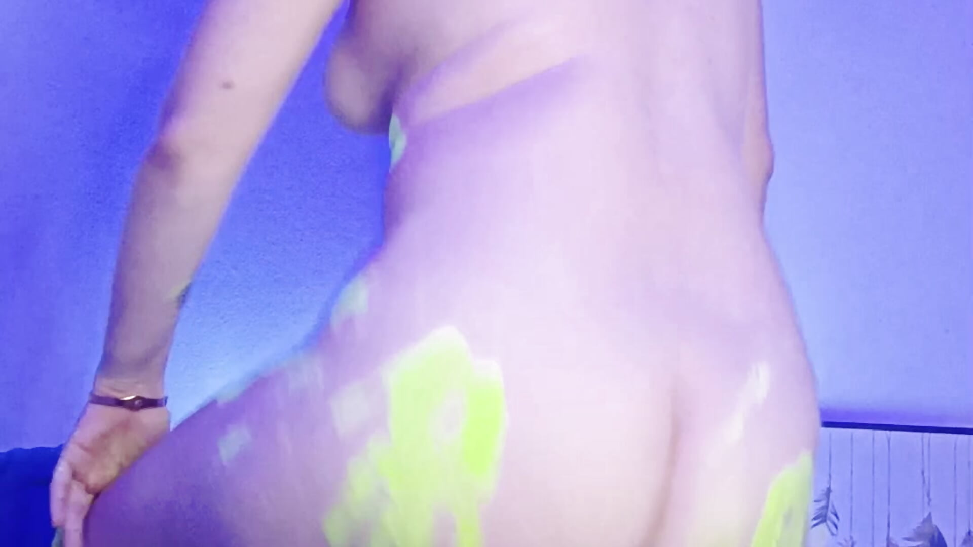 neon ass - video by HunnyyLove cam model