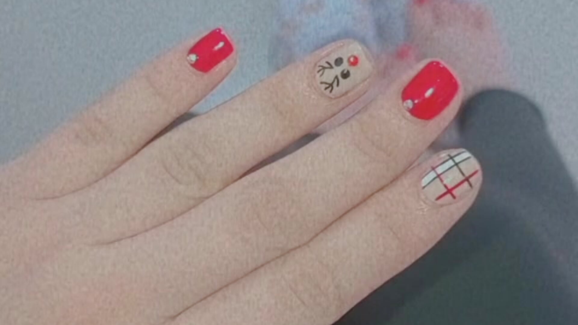 Love It My red nails❤️ - video by JosieSkyess cam model