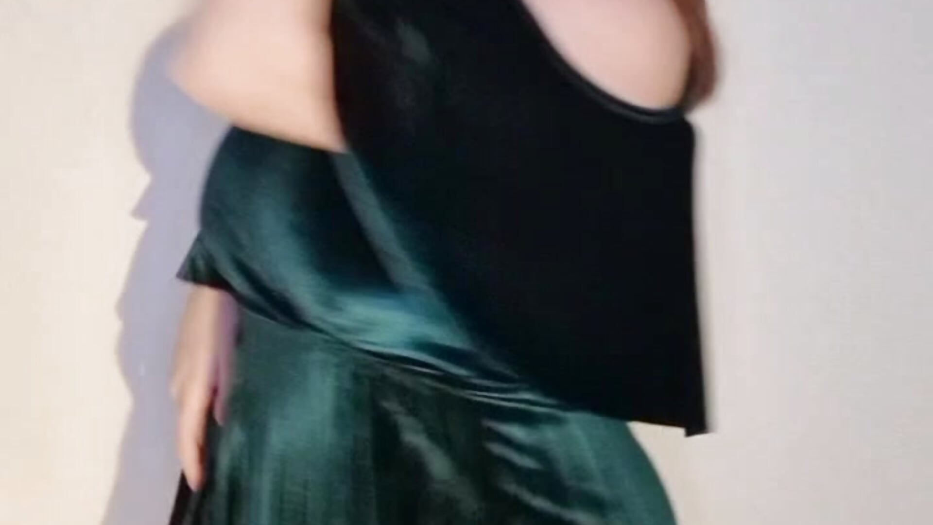 8 Teaser - Orgasm after date next to the wall - video by TinniAngel cam model