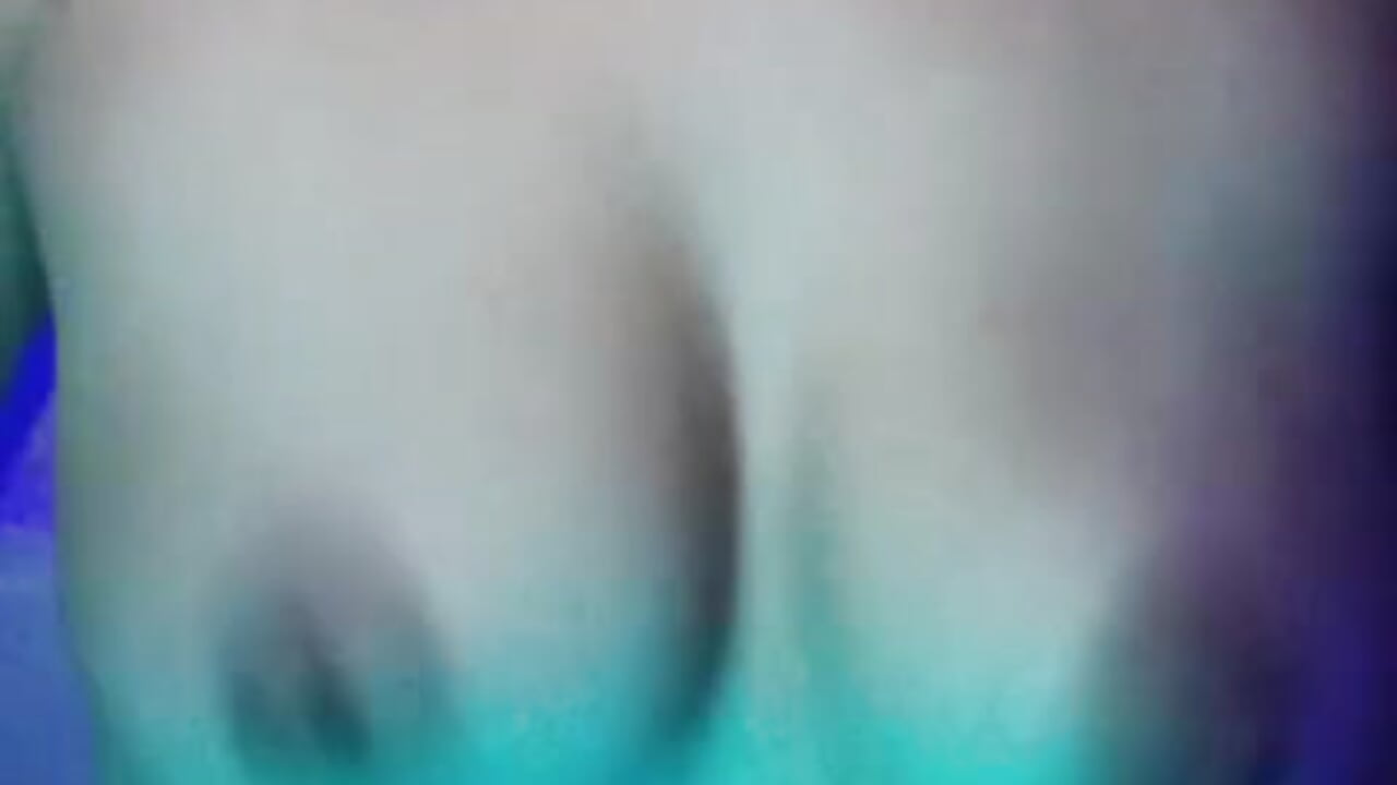 Enjoy from this amazing bouncing tits video 😳😳