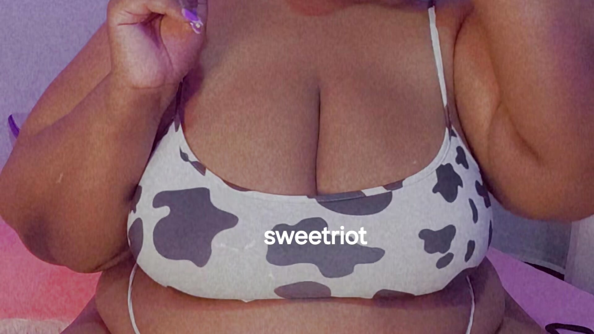 my bubbling burps 🧃🫧🫧 - video by sweetRiot cam model