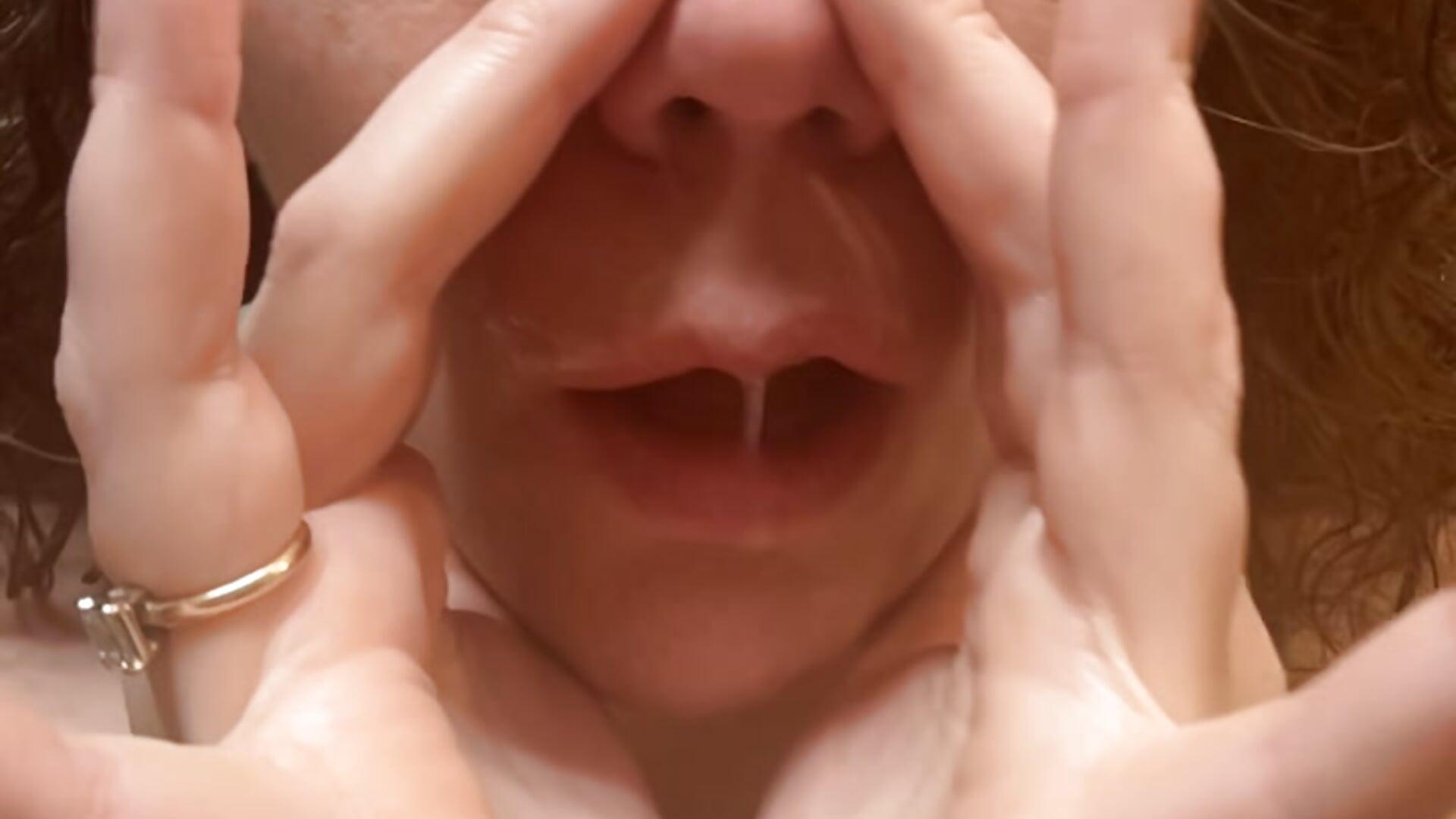 Blowing my nose. Snot kinky freaks – video od webkamerové modelky XoMisty