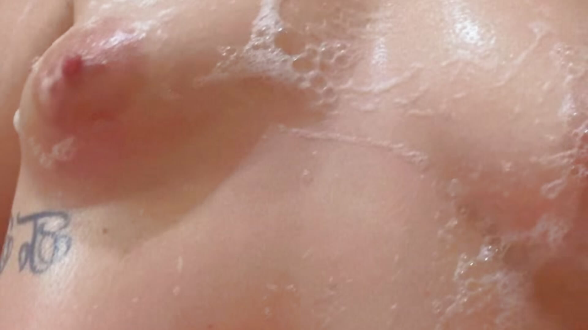 Smelling fresh an clean for you all – video od webkamerové modelky XoMisty