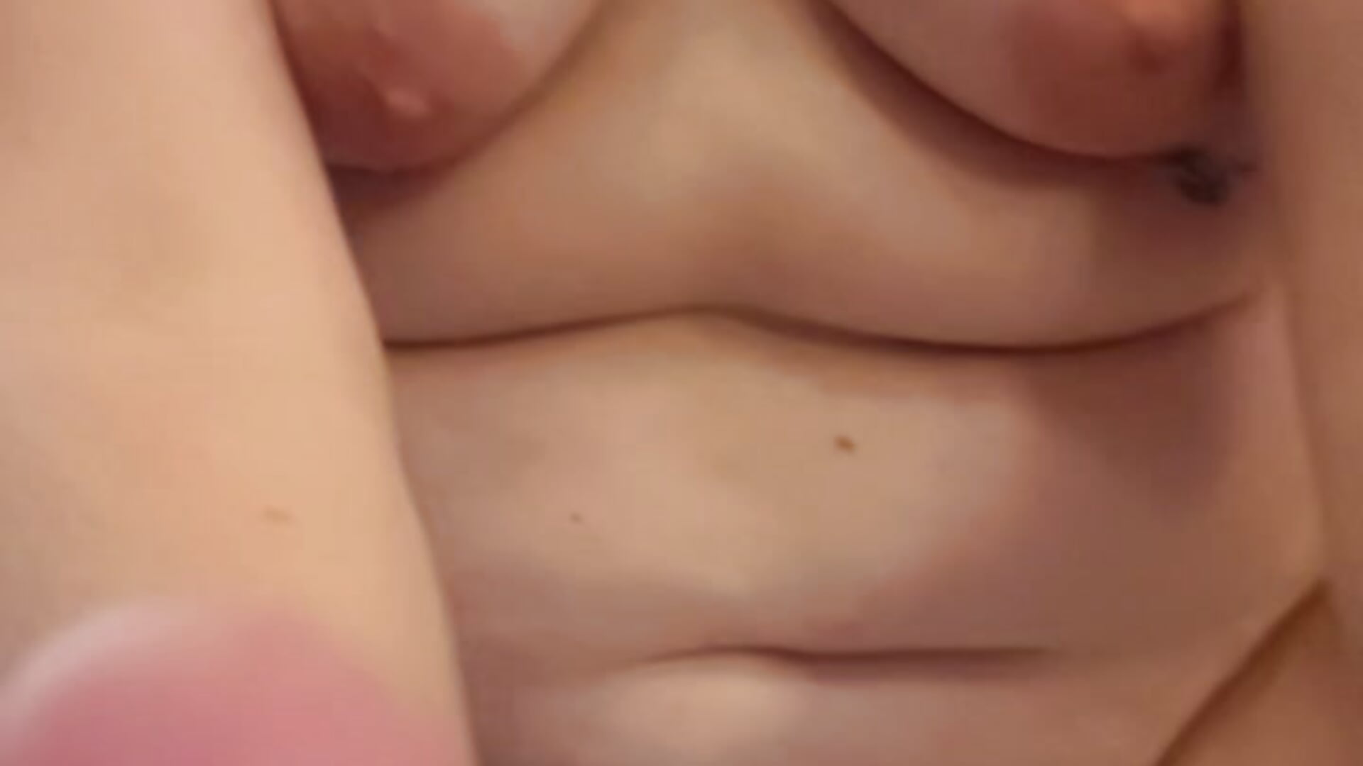 Massive squirt – video od webkamerové modelky XoMisty