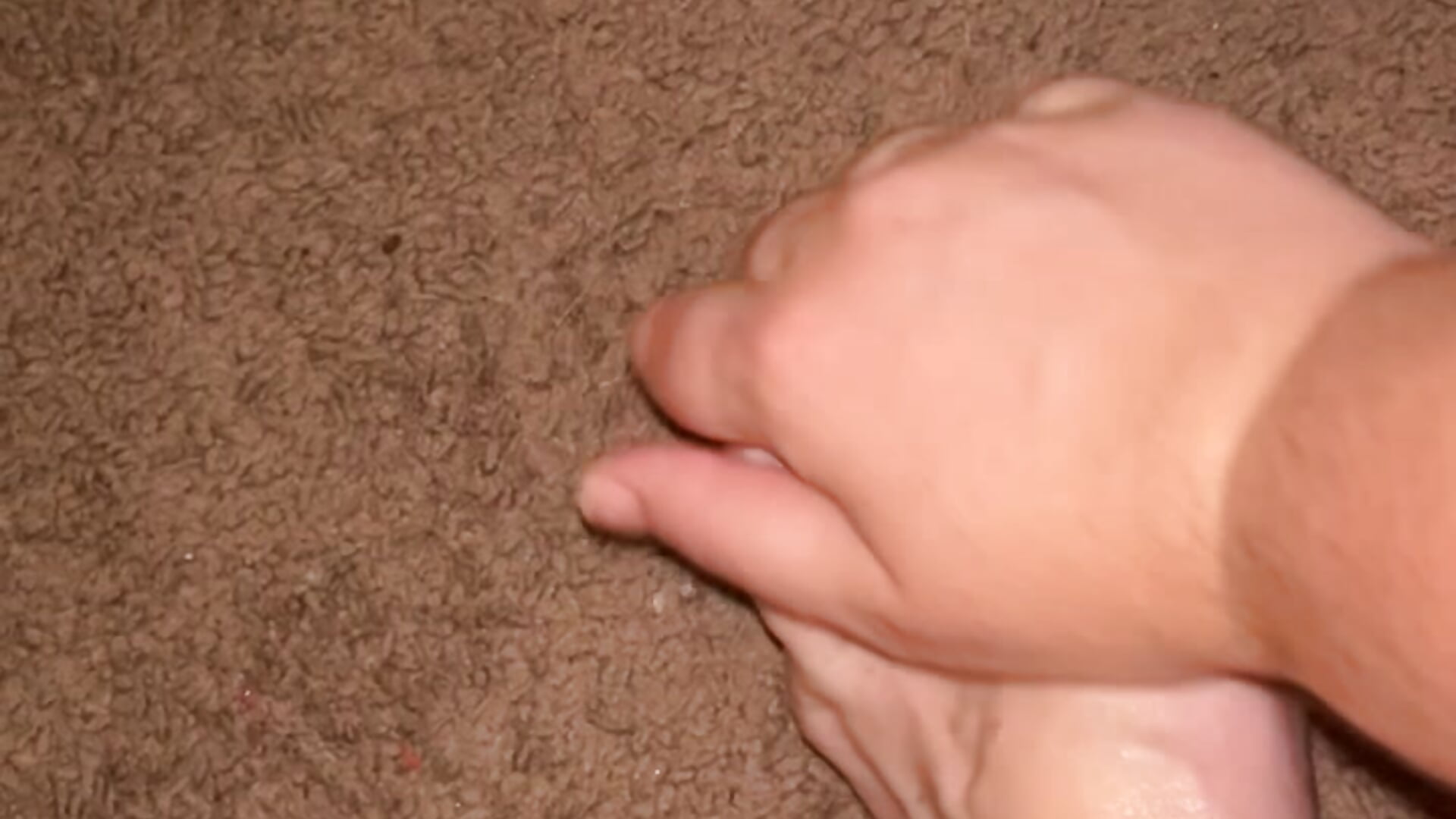 Rubbing lotion on my feet #footfreaks - video by XoMisty cam model