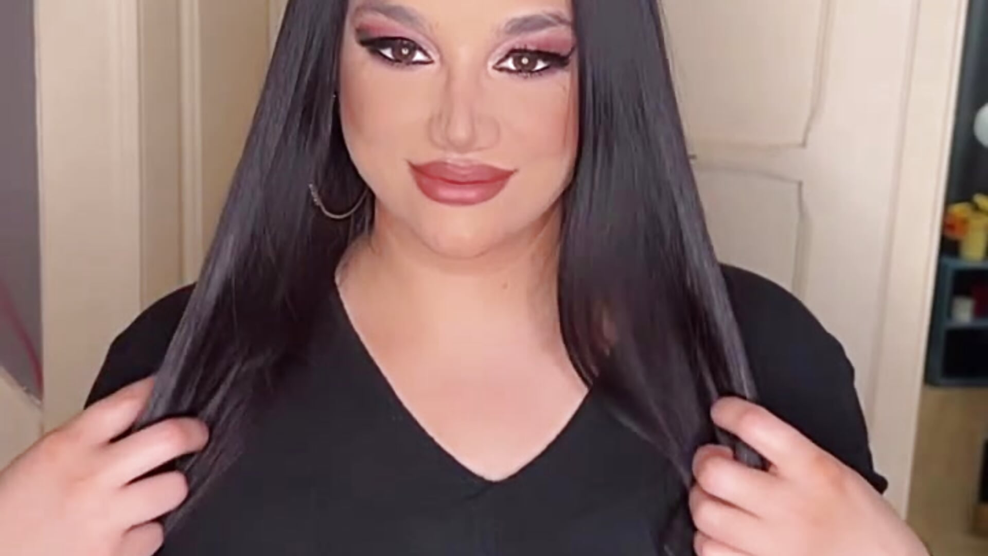 Beauty brunette ❤ — filmik HellennSweet, modela(-lki) na kamerkach