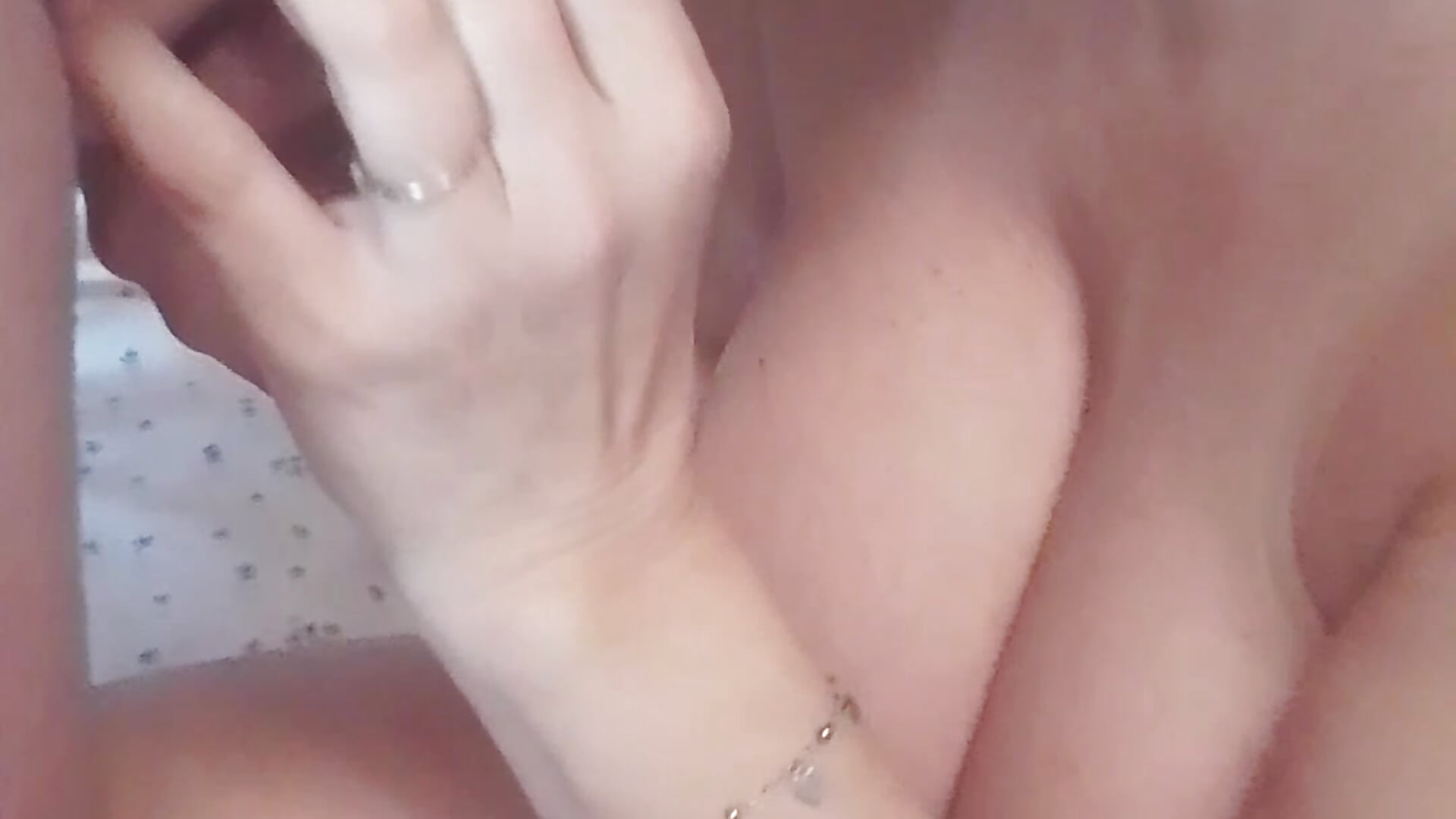 mi faccio sborarre sulle tette - video by BAMBI047 cam model