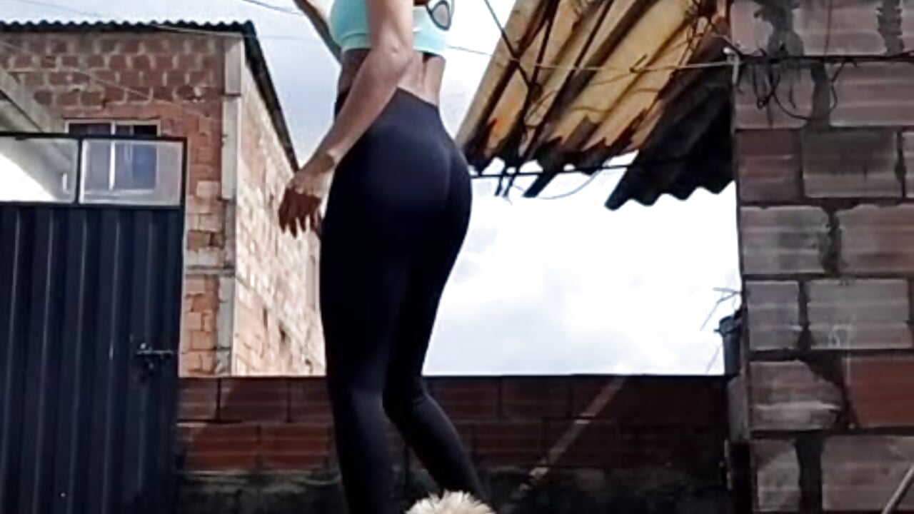 Playing with my pet - video oleh model kamera HannaPetit