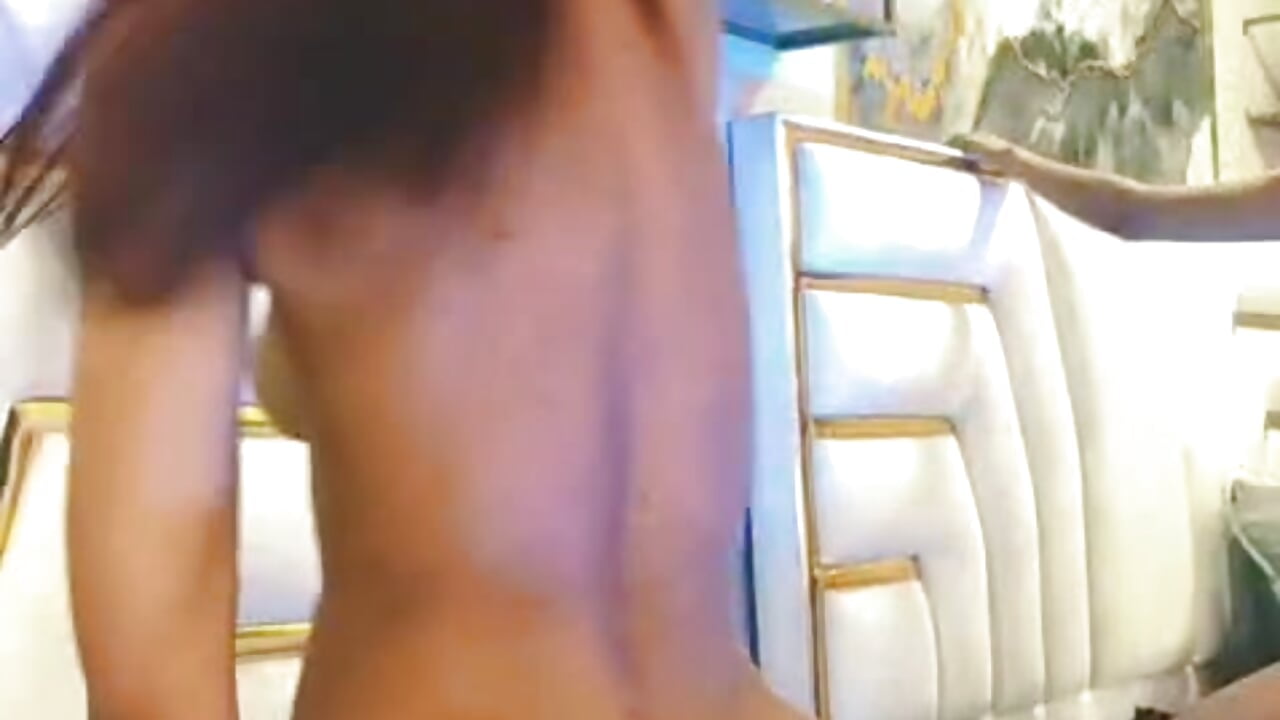 sexy fucked with dildo - video oleh model kamera HannaPetit