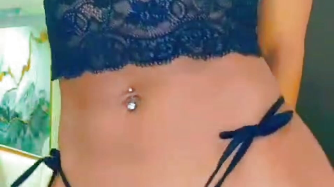 Warming up with smoth movements... - video oleh model kamera HannaPetit