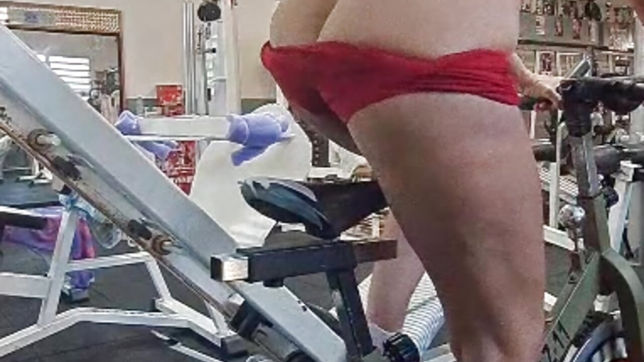 Il se masturbe et me matte, pendant que je pédale 🚲🤪 - vídeo de la modelo de cam LightedWoman