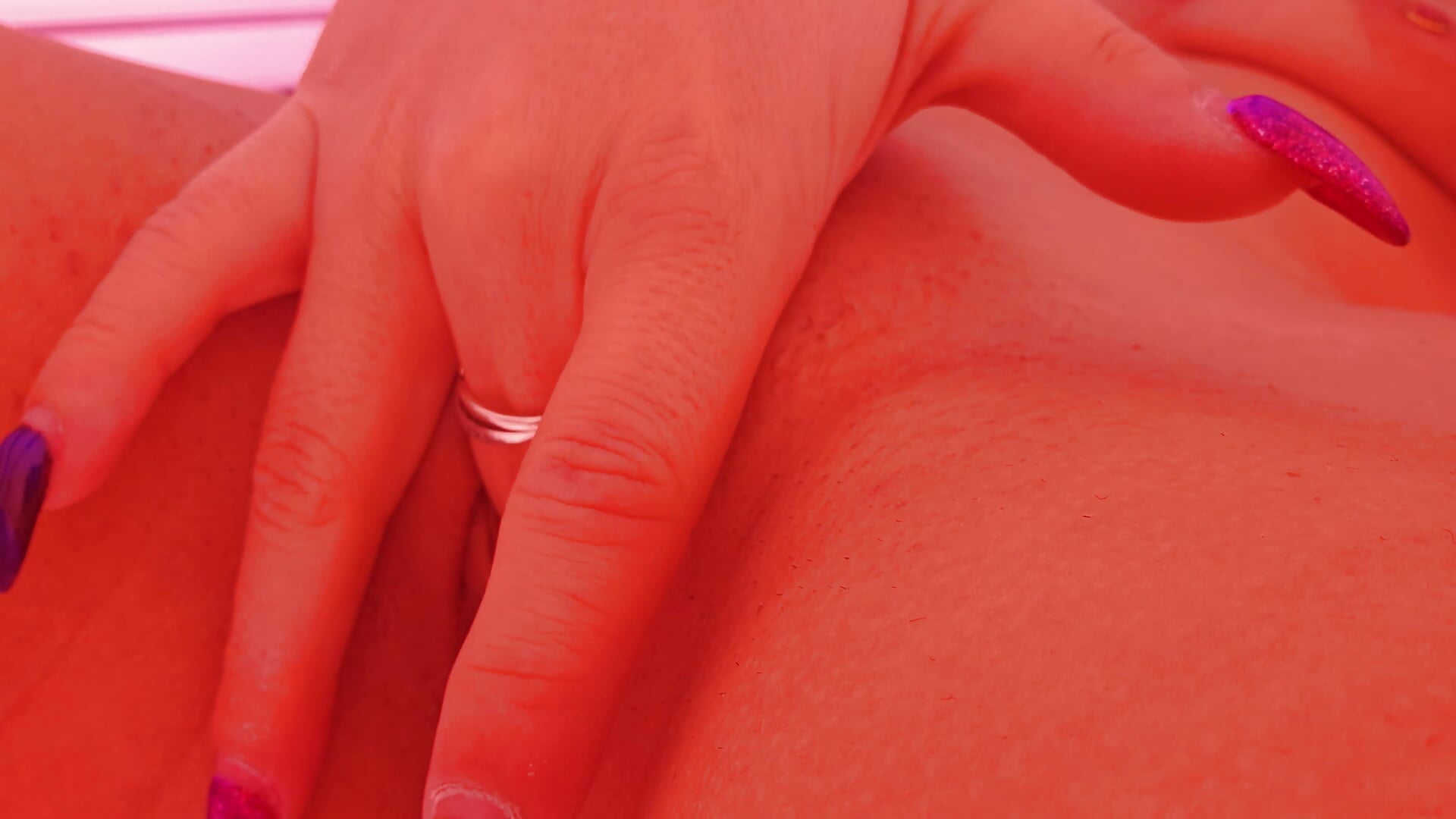 4K Wet Pussy on Sunbed - video oleh model kamera Jungstutejana2