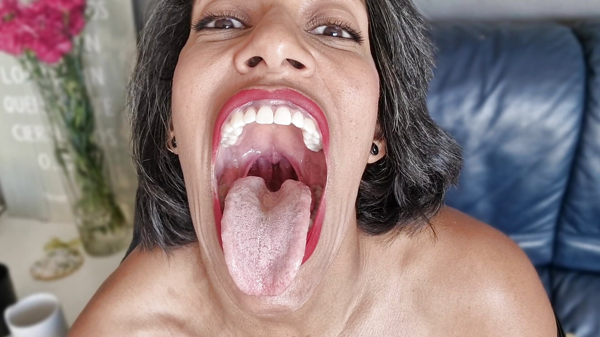 Begging for your cum in my mouth - video by Goldenlace cam model
